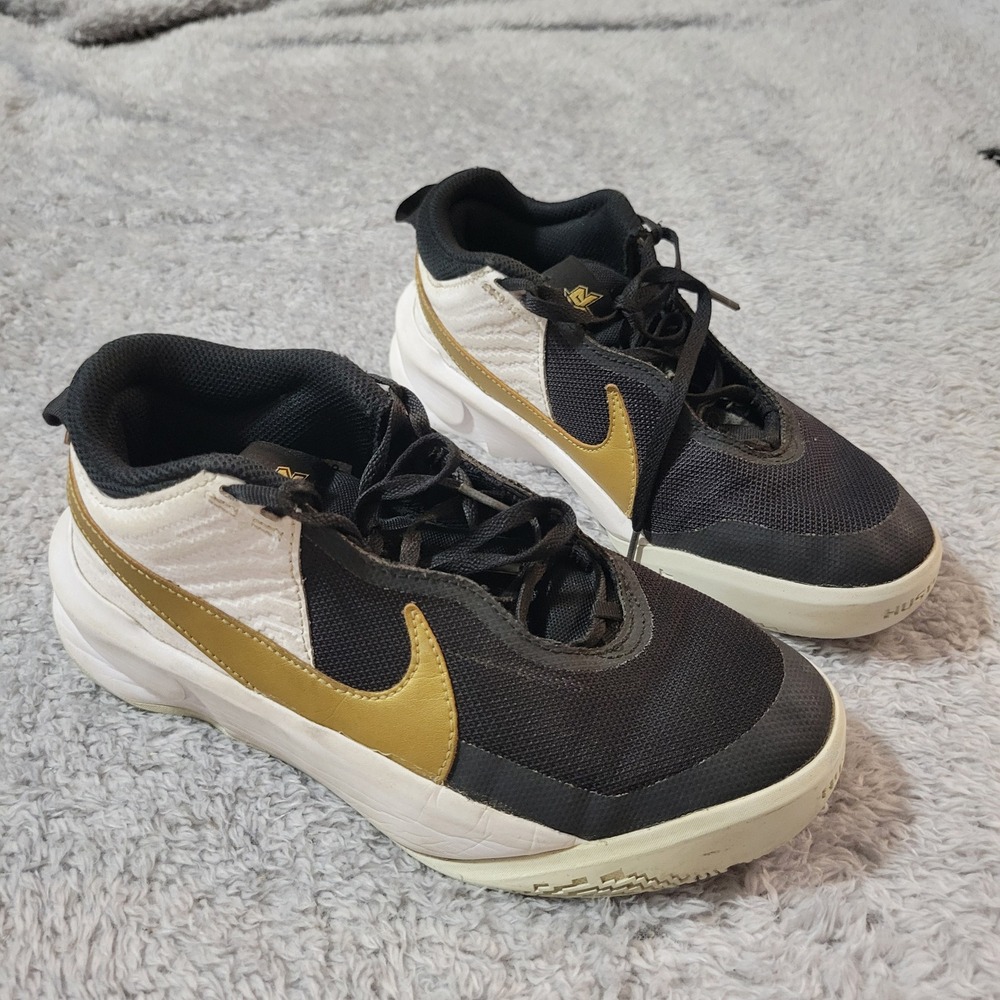 Nike Team Hustle D 10 GS Black Metallic Gold White Kids Shoes Size 5Y
